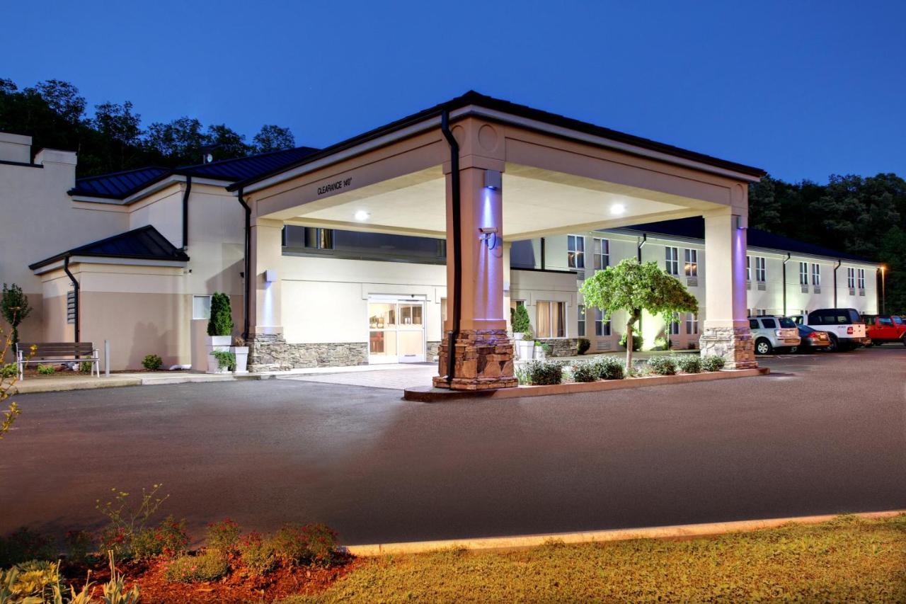 Holiday Inn Express Hurricane Mills Waverly By Ihg Exterior foto